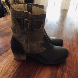 OluKai Boots